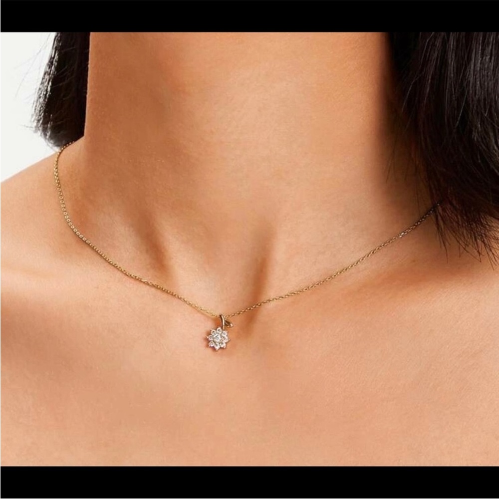 ✨DAINTY RHINESTONE FLOWER PENDANT NECKLACE✨